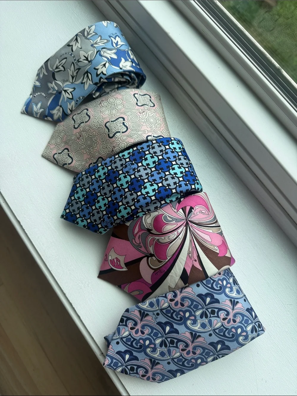 Emilio Pucci Set of 5 Patterned Silk Neckties in Blue, Pink, Gray and Brown